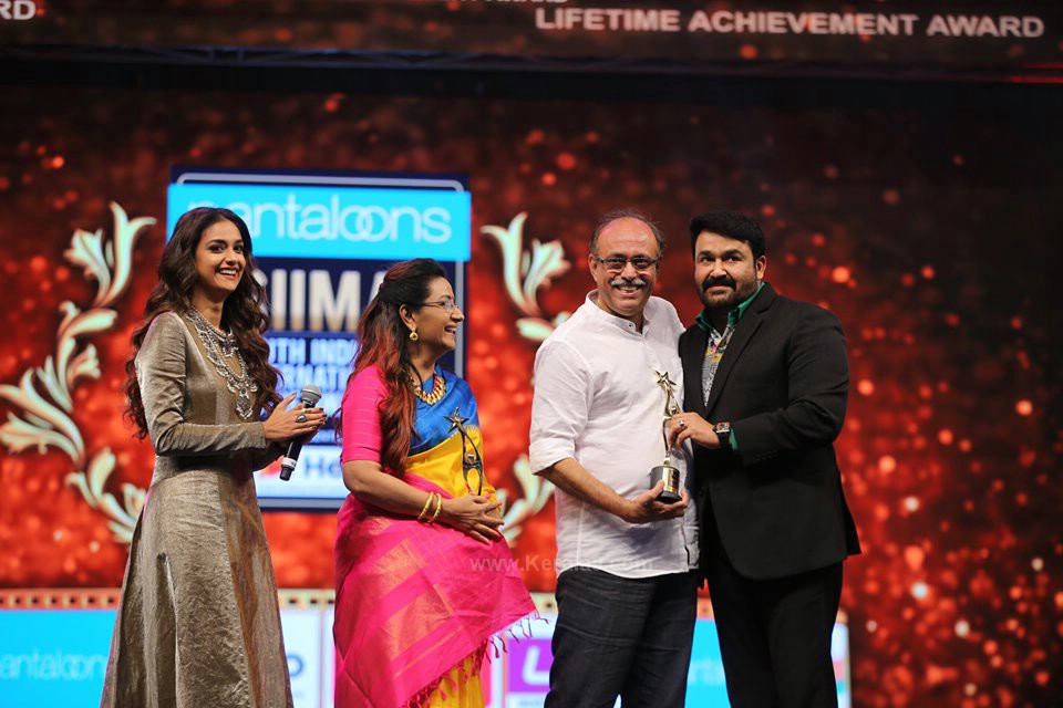 keerthy suresh and family at siima awards 2019 photos 064