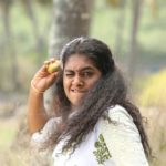 actress nimisha sajayan in 41 malayalam movie photos 019