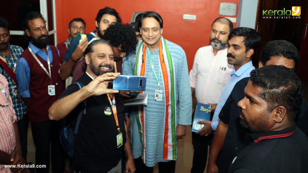 ShashiTharoor 2