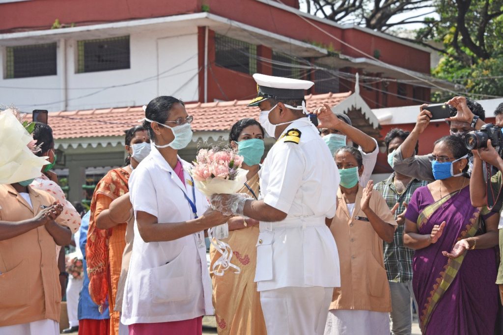 Indian Army Salute to Covid Fighters With Flowers - Kerala9.com Indian Army Salute to Covid Fighters With Flowers
