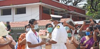 Indian Army Salute to Covid Fighters With Flowers