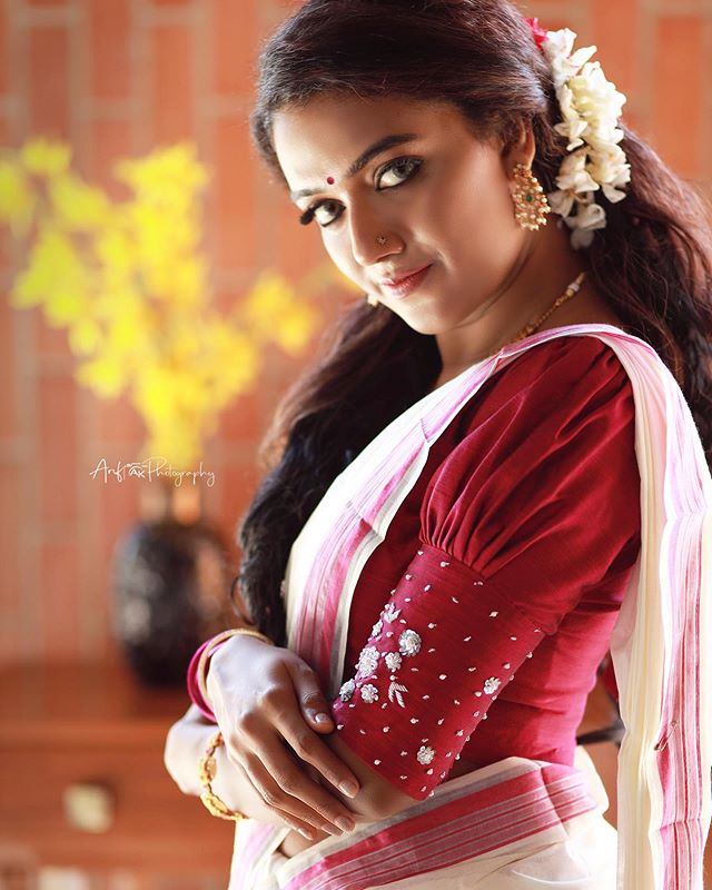 Mareena Michael Onam Saree Photoshoot-001 Mareena Michael Onam Saree Photoshoot-001