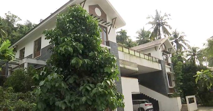 Kozhikode Corporation's notice to demolish KM Shaji MLA's house: Action for breach of building code 1 KM Shaji house - Kerala9.com