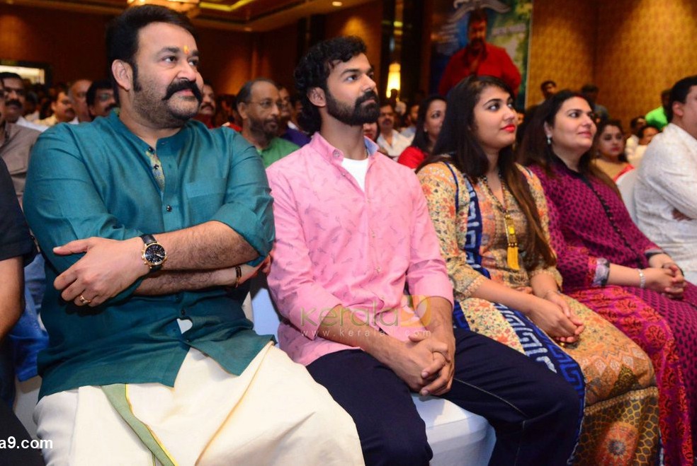 Mohanlal latest family photo - Kerala9.com