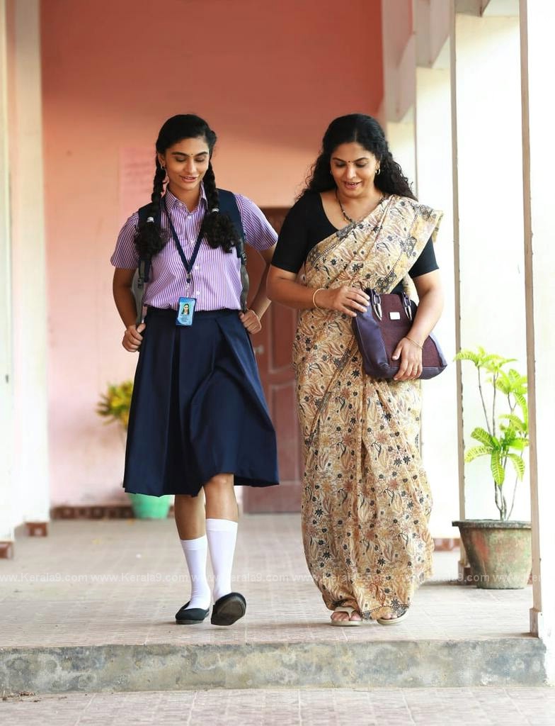 asha sarath daughter uthara Khedda Movie stills - Kerala9.com