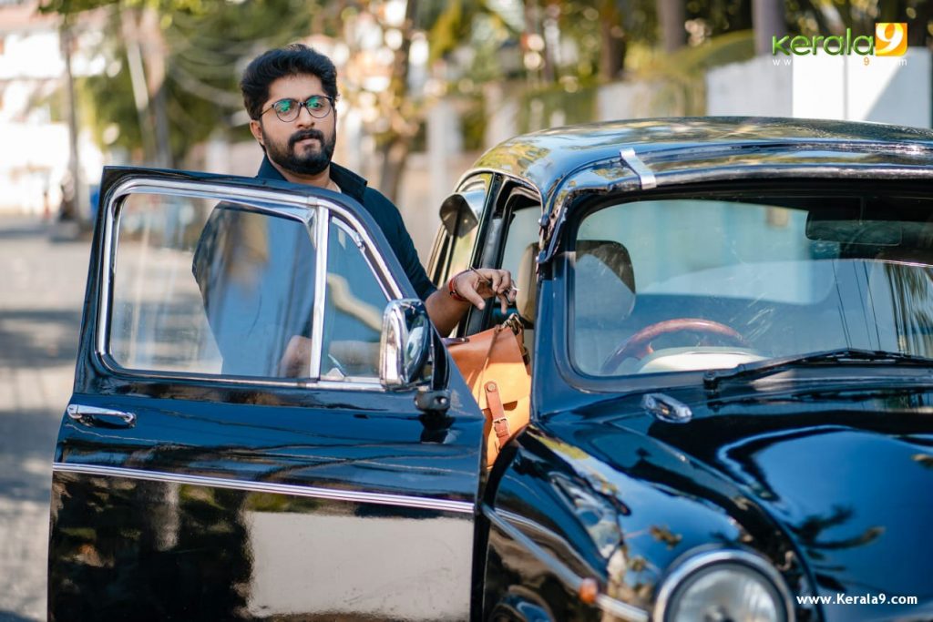 Dhyan Sreenivasan in movie Khali Purse of the Billionaires photos