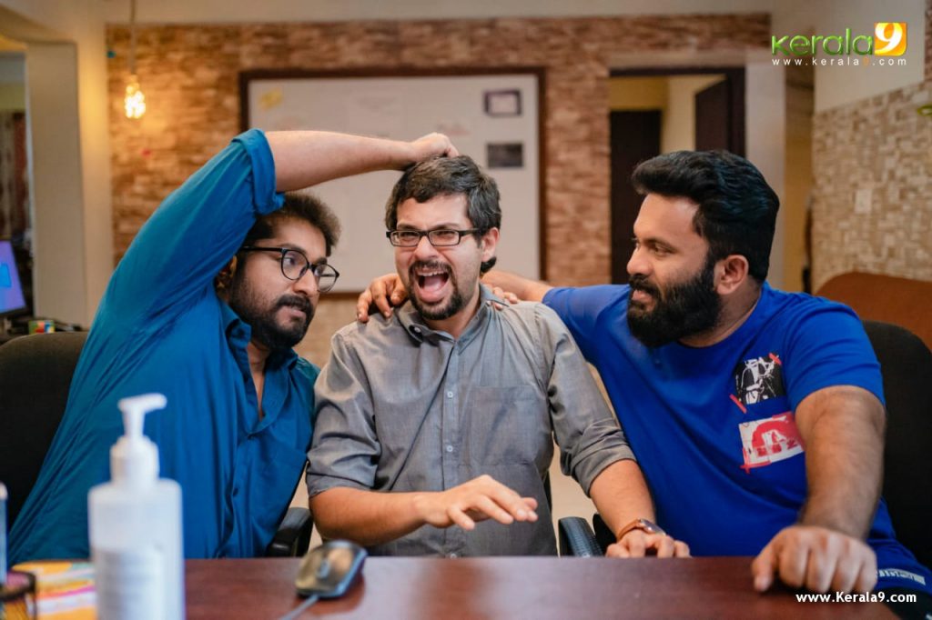 aju varghese dhyan sreenivasan movie Khali Purse of the Billionaires Stills