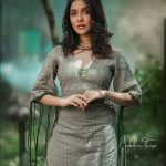 anikha surendran latest photoshoot in modern dress 003