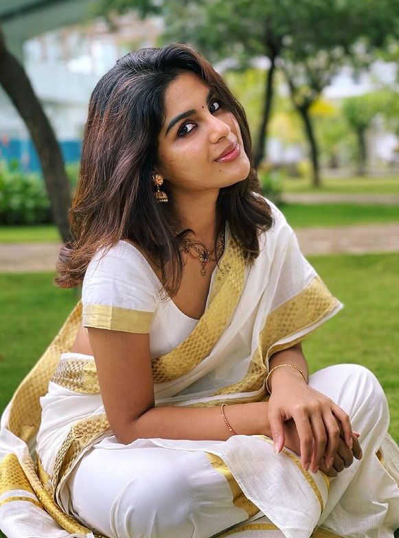 Latest Kasavu Kerala saree and blouse designs - YouTube