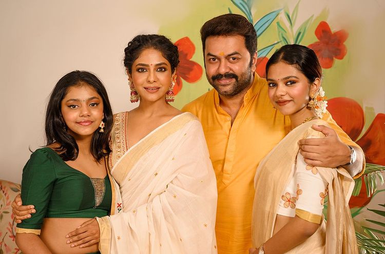 actor indrajith onam photos