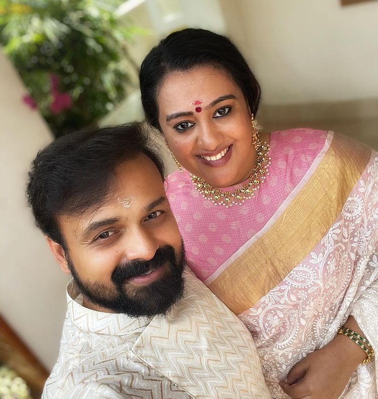 kunchacko boban and wife onam photos