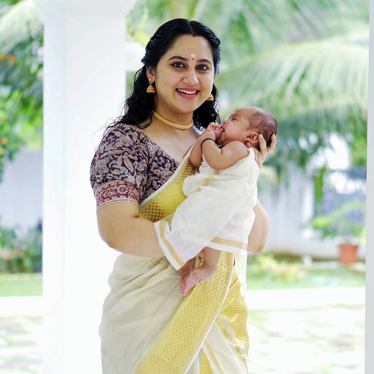 miya george with son onam photos