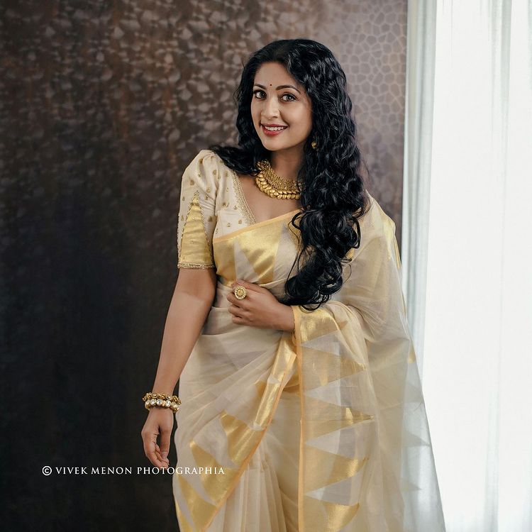 navya nair onam photos in kerala saree