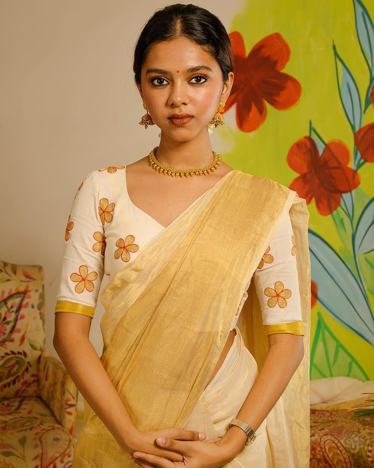 poornima indrajith daughter Prarthana onam saree photos