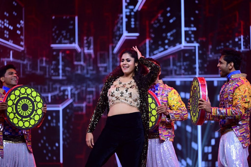 Faria Abdullah dance at SIIMA 2021 photos