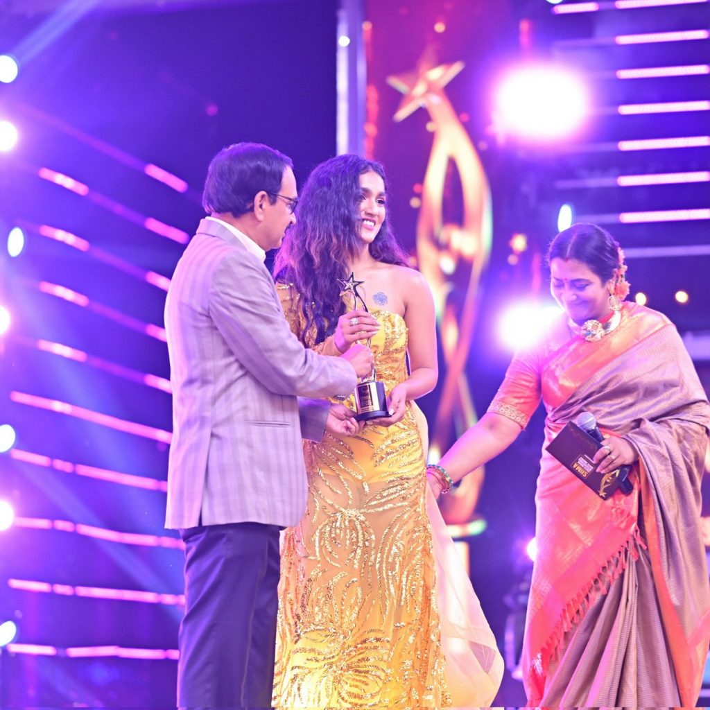 Saniya Iyappan at SIIMA 2021 photos 1