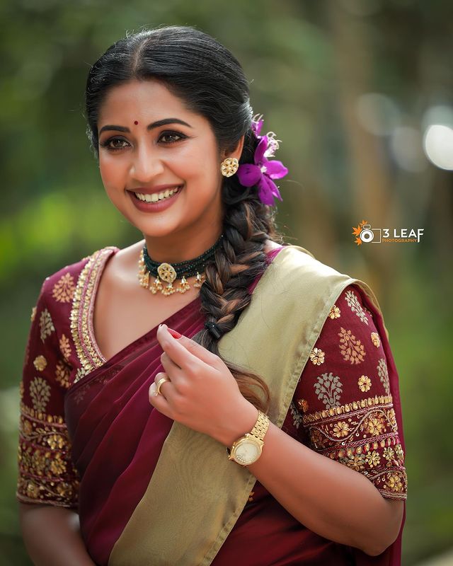 Navya Nair Profile Photos 003 - Kerala9.com