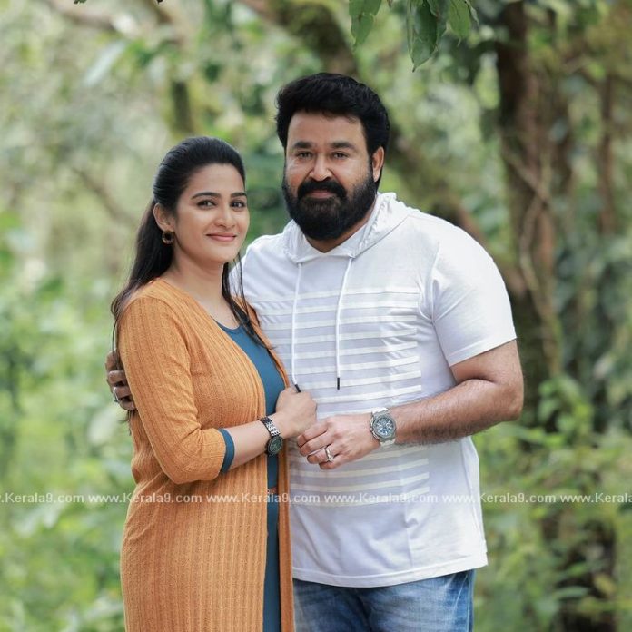 aditi ravi and mohanlal at 12th man location photos 001