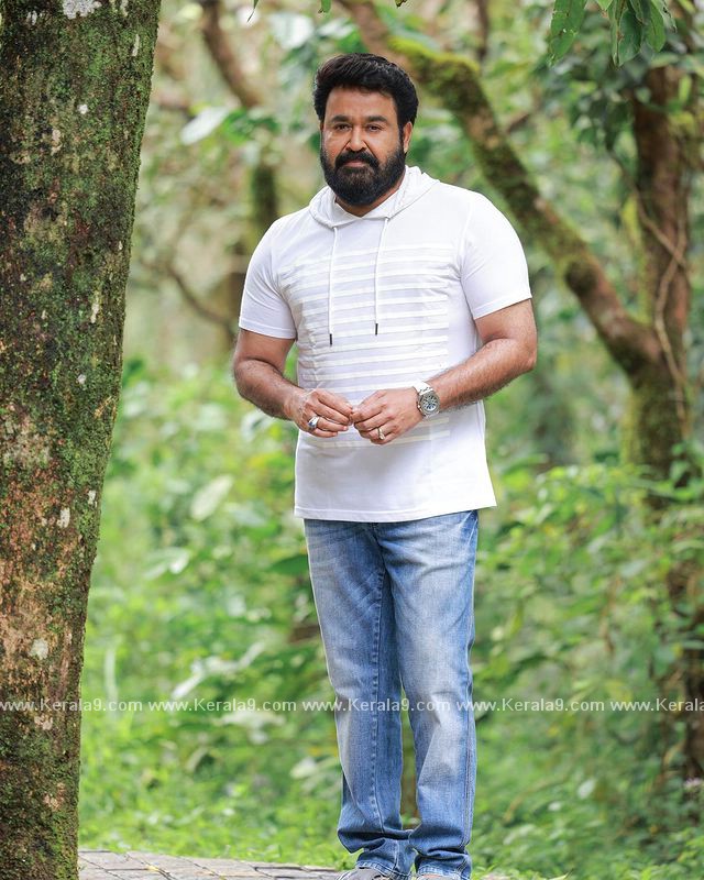 mohanlal at 12th man location photos 002