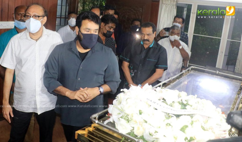 mohanlal at nedumudi venu funeral photos