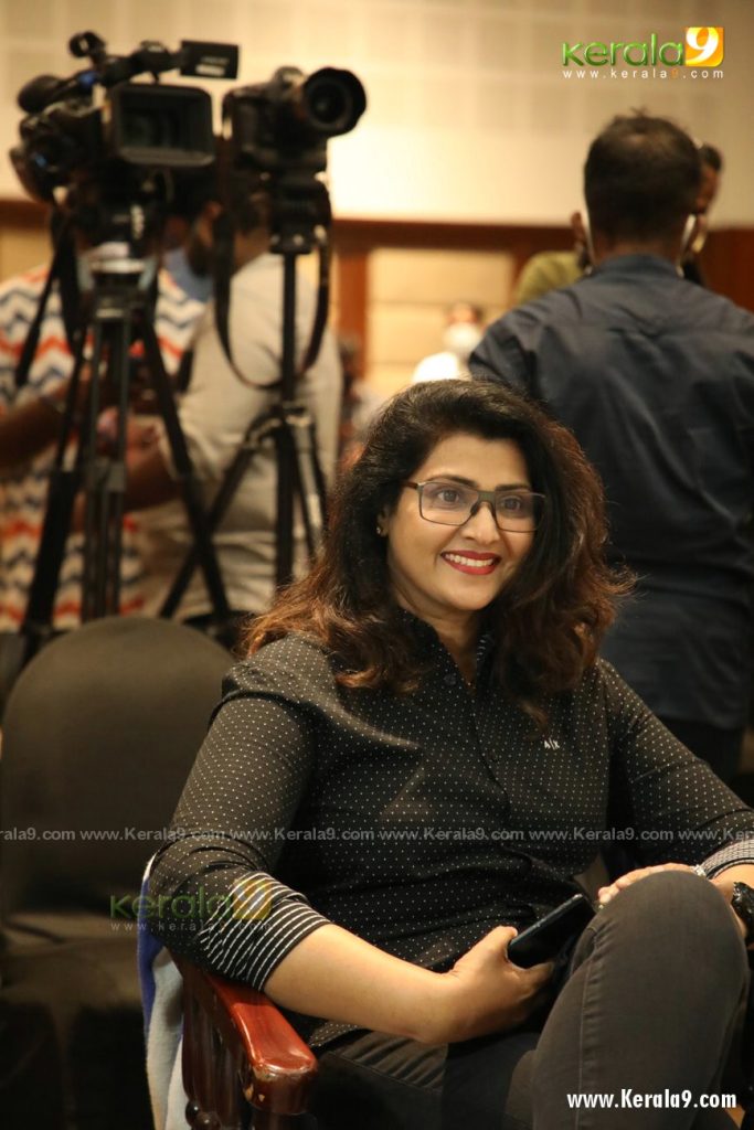 vani viswanath at the criminal lawyer movie title launch photos 014