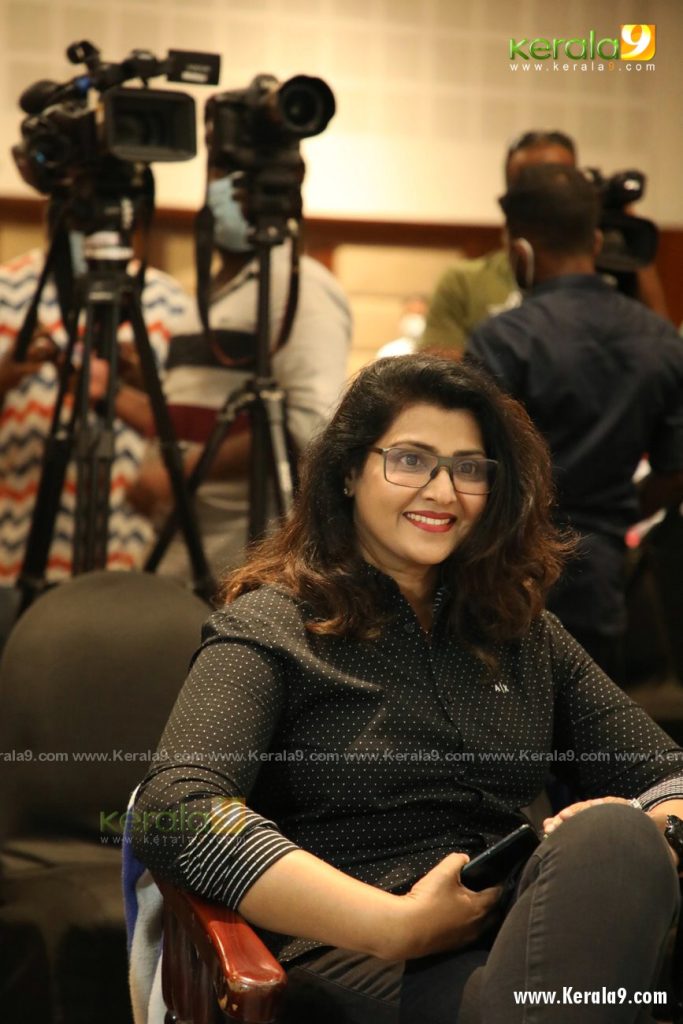 vani viswanath at the criminal lawyer movie title launch photos 016