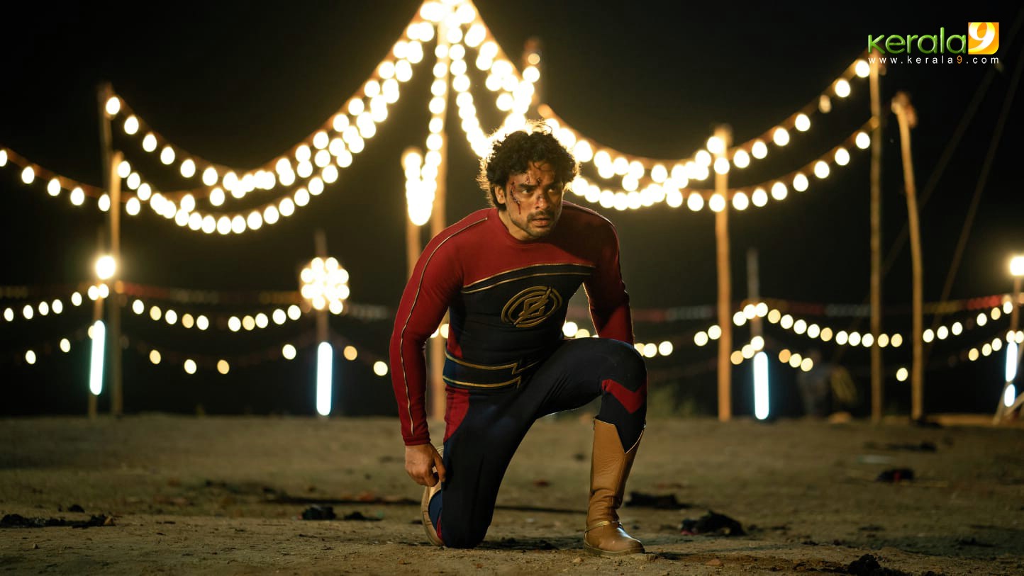 Malayalam star Tovino Thomas' superhero flick Minnal Murali to premiere on  Netflix : Bollywood News - Bollywood Hungama