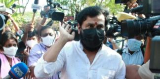 Dileep should present phone on Monday