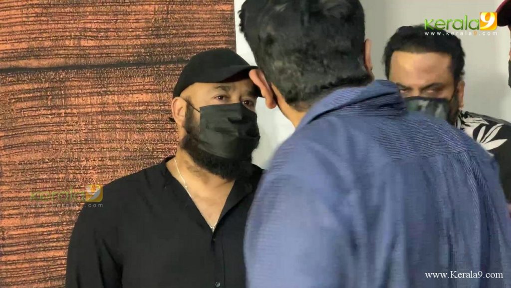 Mohanlal at kpac lalitha funeral photos 004