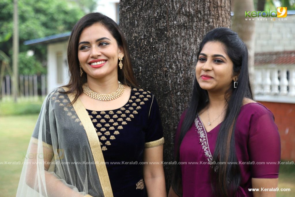 gowri krishnan engagement photos 015