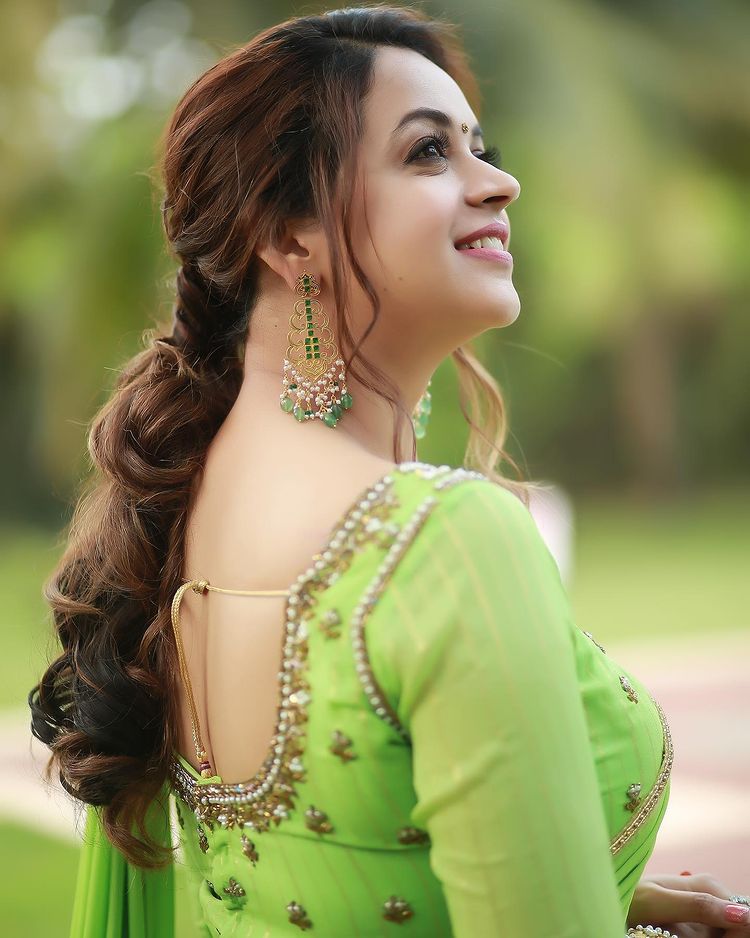 Actress Bhavana Latest Photos In Green Colour Half Saree 003 - Kerala9.com