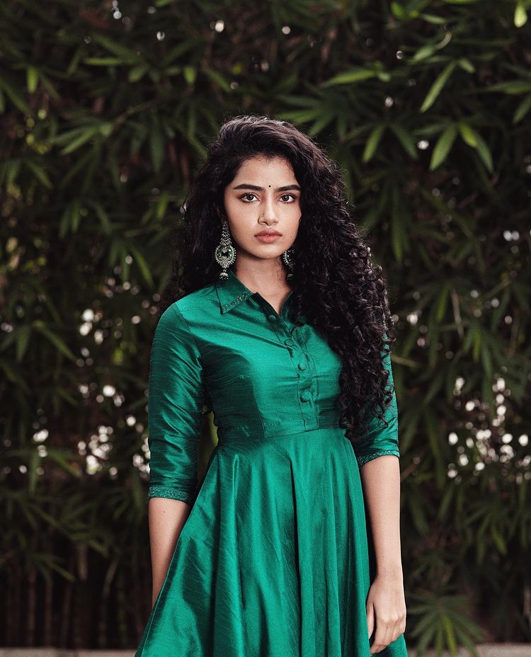 Anupama Parameswaran in a Vineti Bolaki outfit for pre release event of  Vunnadhi okate zindagi #vinet… | Indian fashion, Indian beauty saree,  Indian fashion dresses