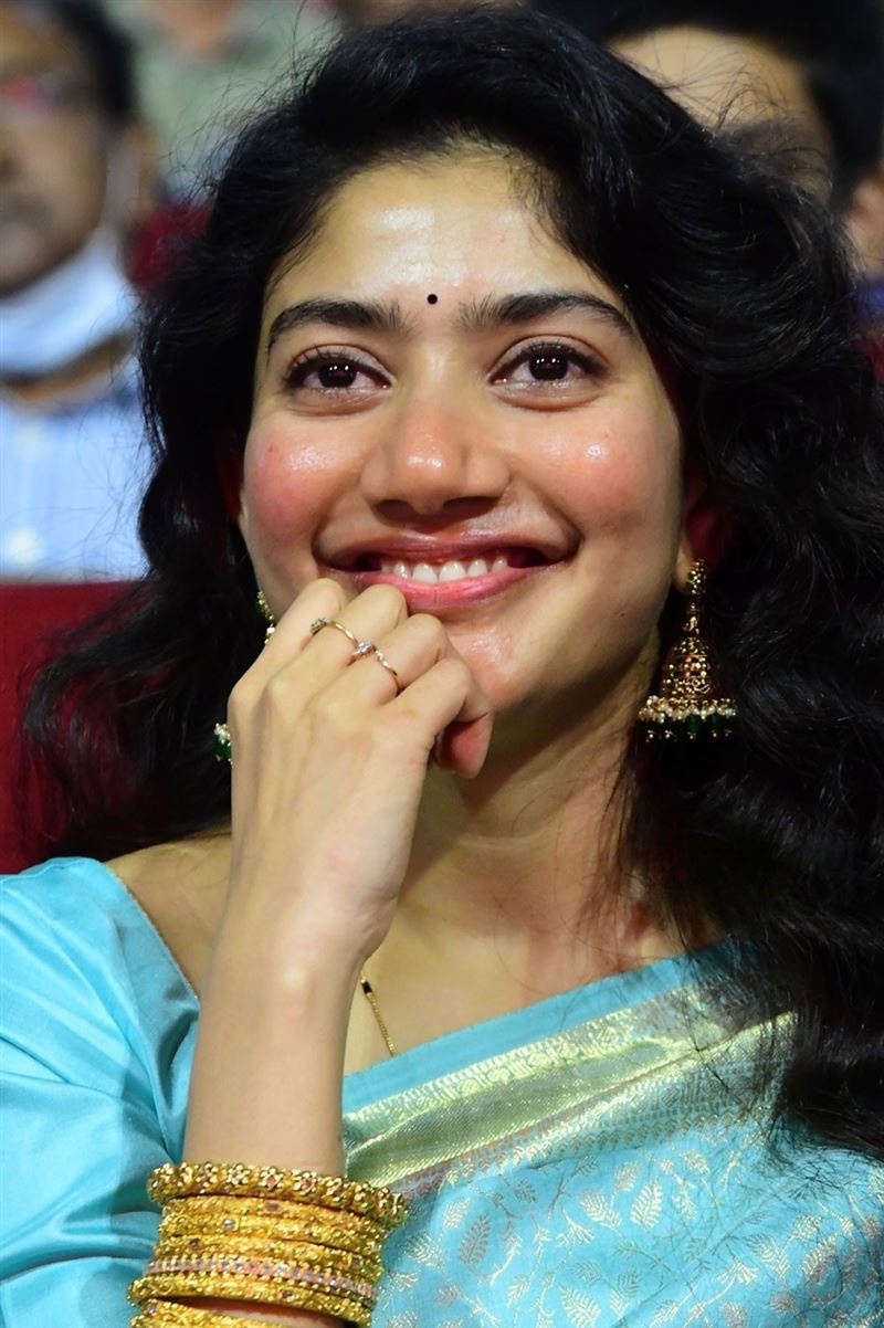 Pin by danilo solera on Sai Pallavi, Actriz Indú in 2024 | Beautiful women  videos, Beautiful girl face, Actress pics