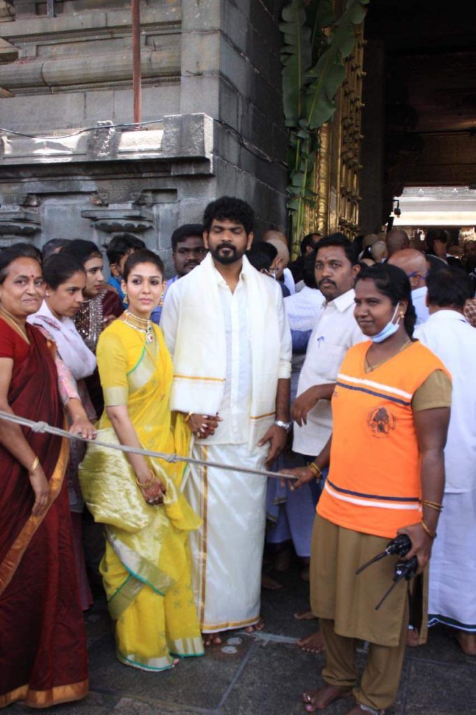 Nayanthara And Vignesh Shivan At Tirupati After Marriage Photos 002