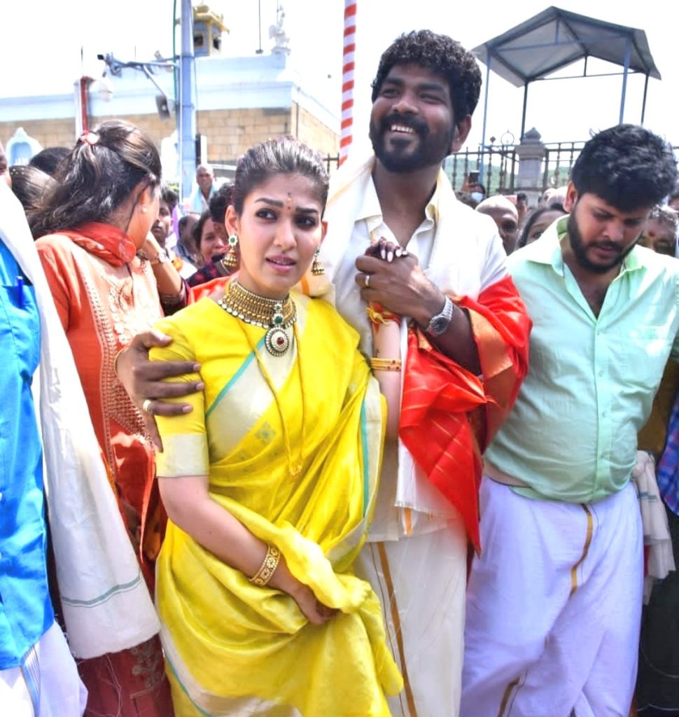 Nayanthara And Vignesh Shivan At Tirupati After Marriage Photos 003