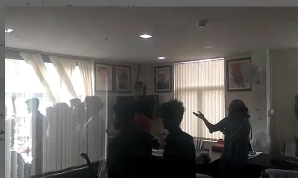 Rahul Gandhi office attack - Kerala9.com Rahul Gandhi office attack
