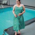 sarayu mohan photos in long top 002
