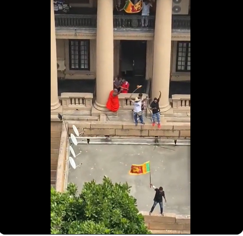 Lanka Protesters seized the Presidents residence