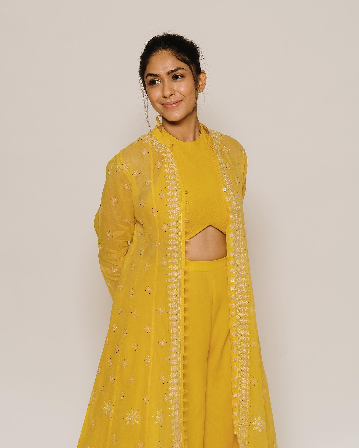 Mrunal Thakur New Photos1200 007