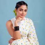 nikhila vimal in white saree with sleeveless blouse 002