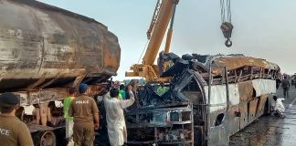 bus collided in Pakistan