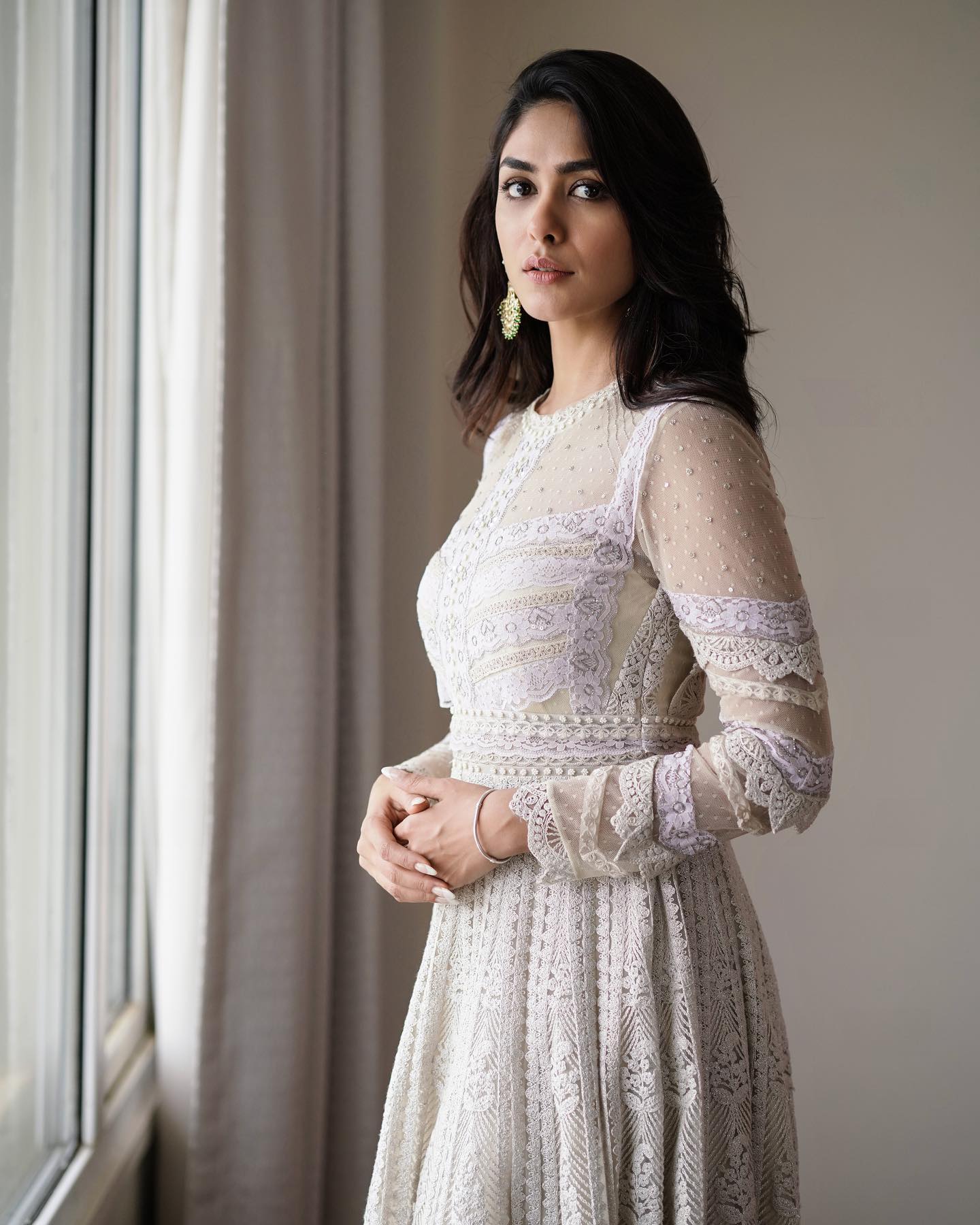 mrunal thakur dresses