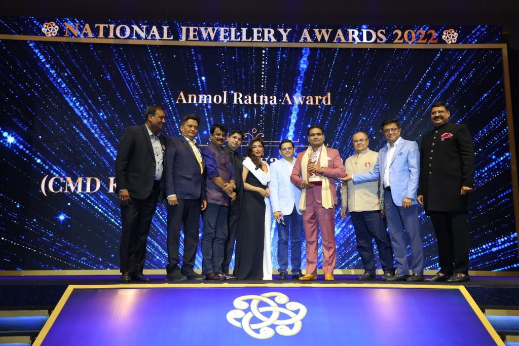 Mr. Rajesh Kalyanaraman recieved the Anmol Ratna Award on behalf of Mr TS Kalyanaraman - Kerala9.com Mr. Rajesh Kalyanaraman recieved the Anmol Ratna Award on behalf of Mr TS Kalyanaraman