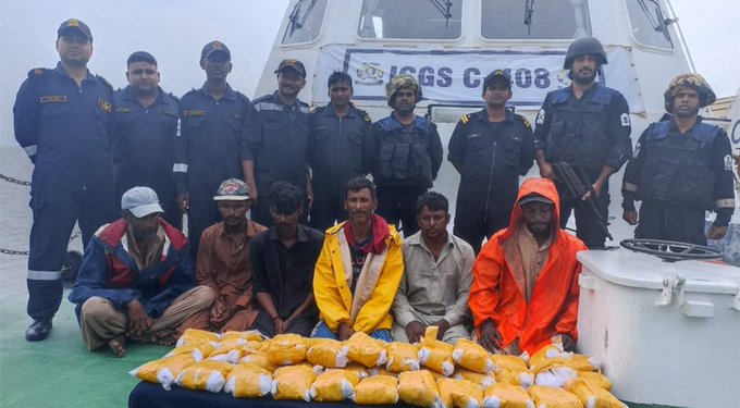 Pakistani boat with drugs worth 200 crores seized off Gujarat coast 1 Pakistani boat