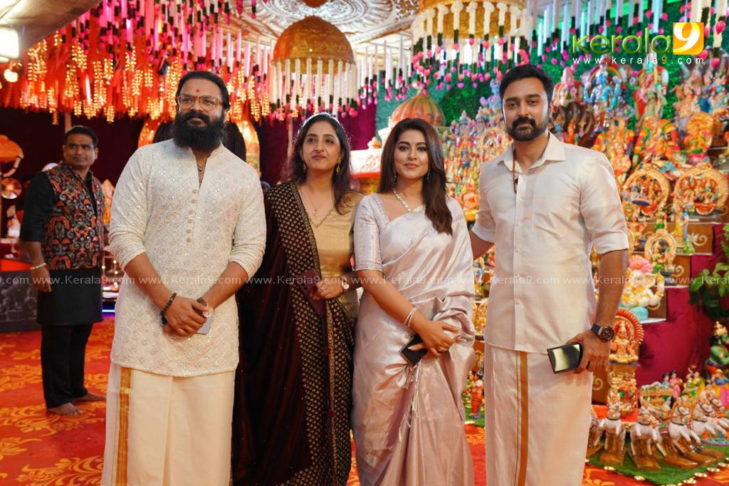 celebrities at kalyanaraman family navratri puja celebration 2022 photos 006