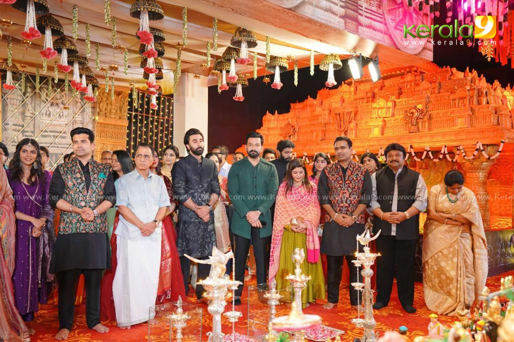 celebrities at kalyanaraman family navratri puja celebration 2022 photos 011