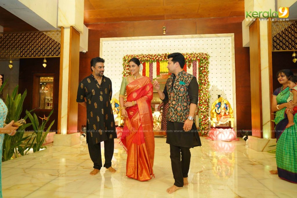 celebrities at kalyanaraman family navratri puja celebration 2022 photos 018