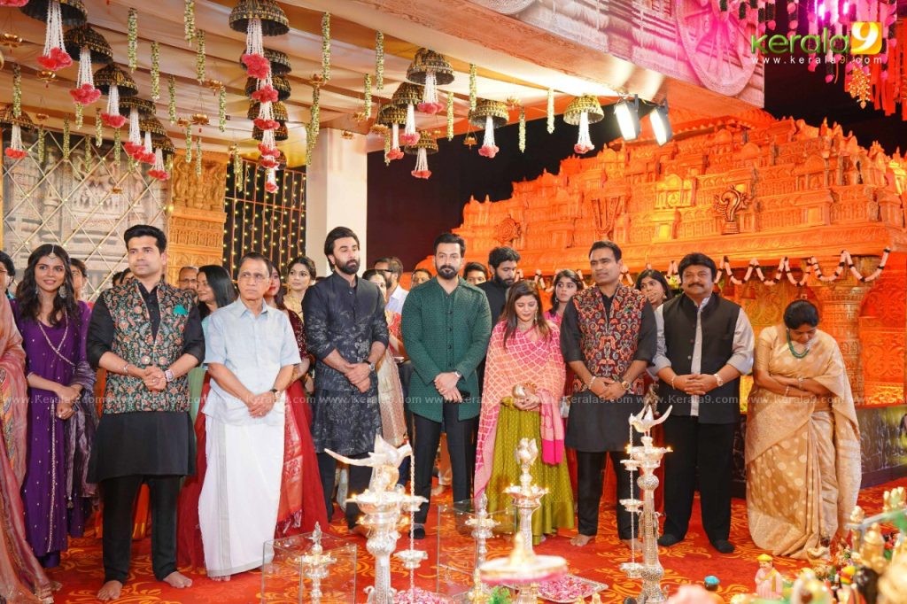celebrities at kalyanaraman family navratri puja celebration 2022 photos 022