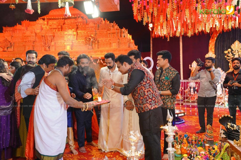 celebrities at kalyanaraman family navratri puja celebration 2022 photos 024 - Kerala9.com celebrities at kalyanaraman family navratri puja celebration 2022 photos 024