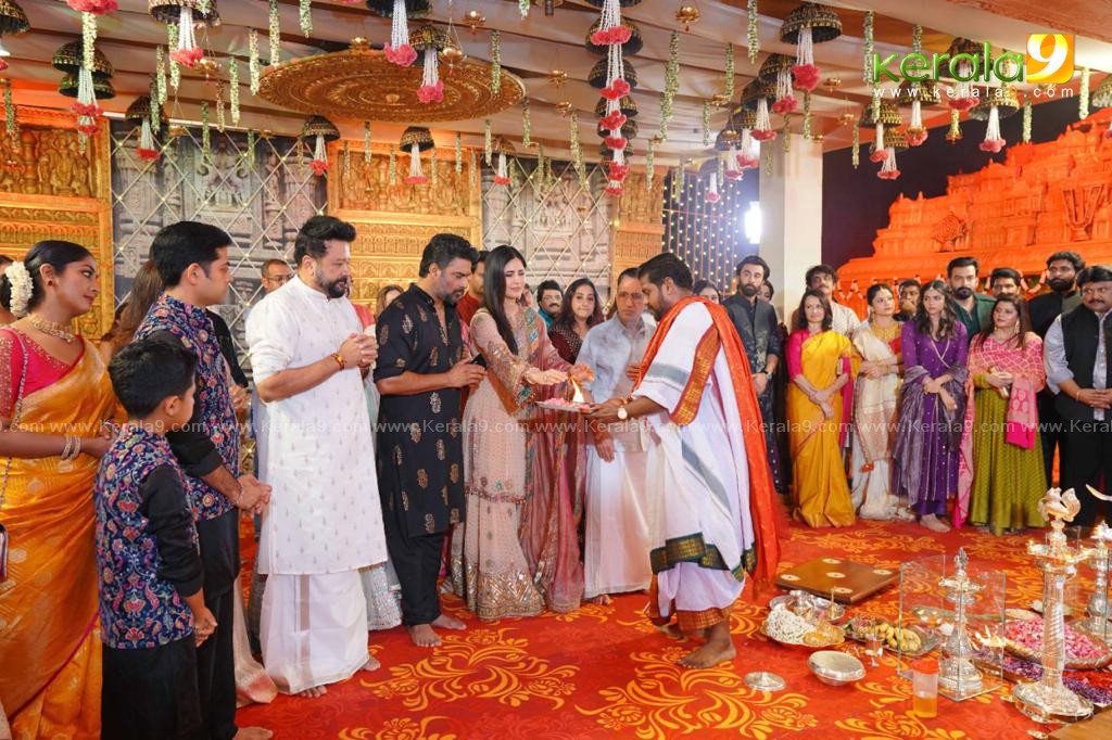 celebrities at kalyanaraman family navratri puja celebration 2022 photos 027